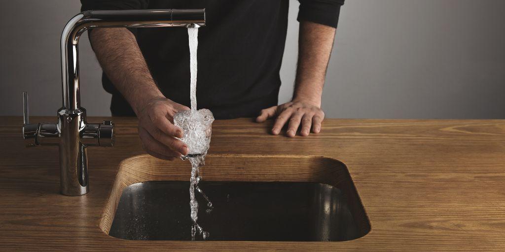 bere acqua del rubinetto fa male